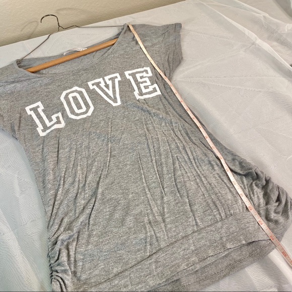 💋3/$10 Grey maternity top - Picture 3 of 7